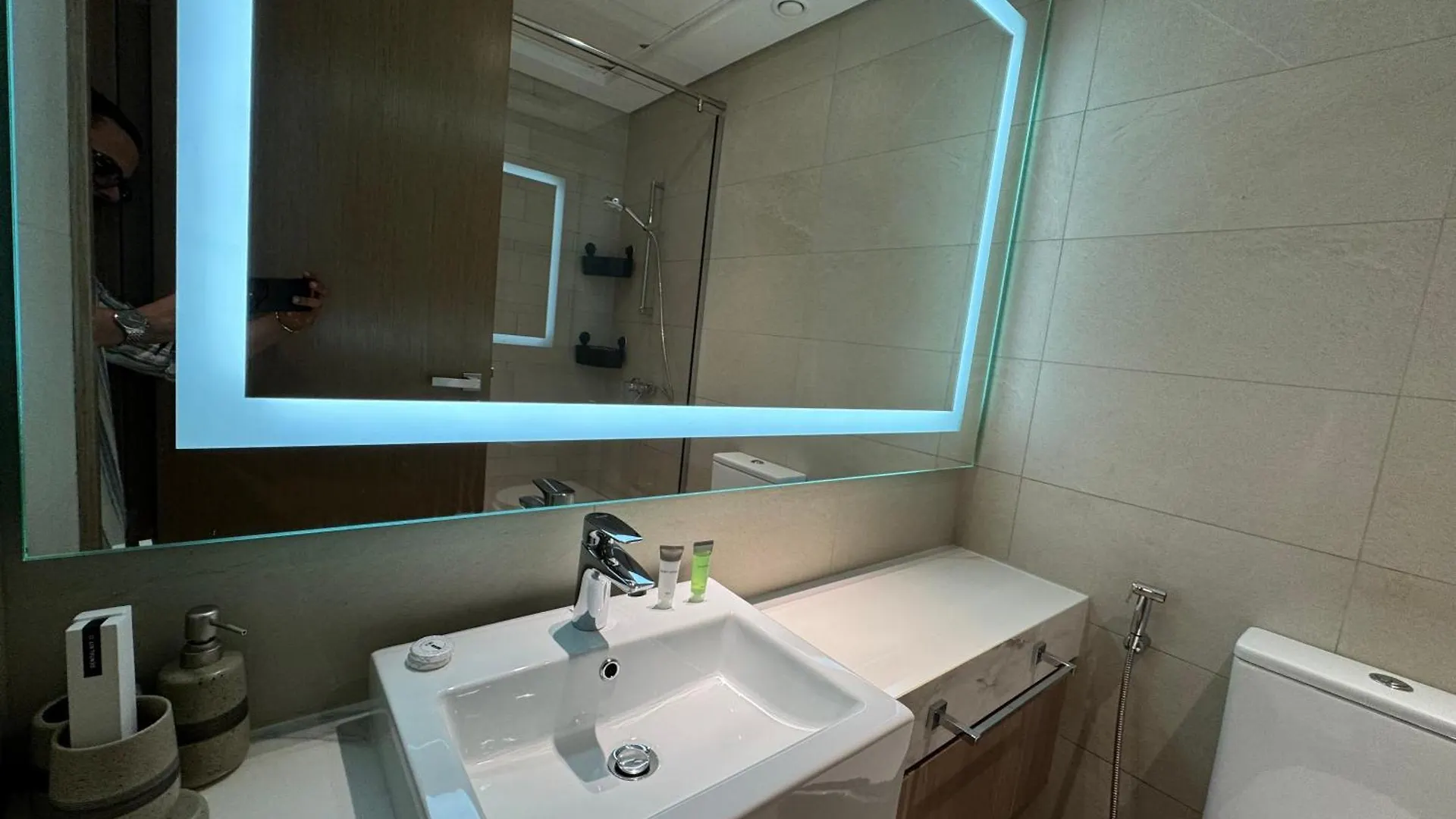Ashri Luxurious Apartment With Breathtaking Views In Azizi Creek Views, Fawad Dubai