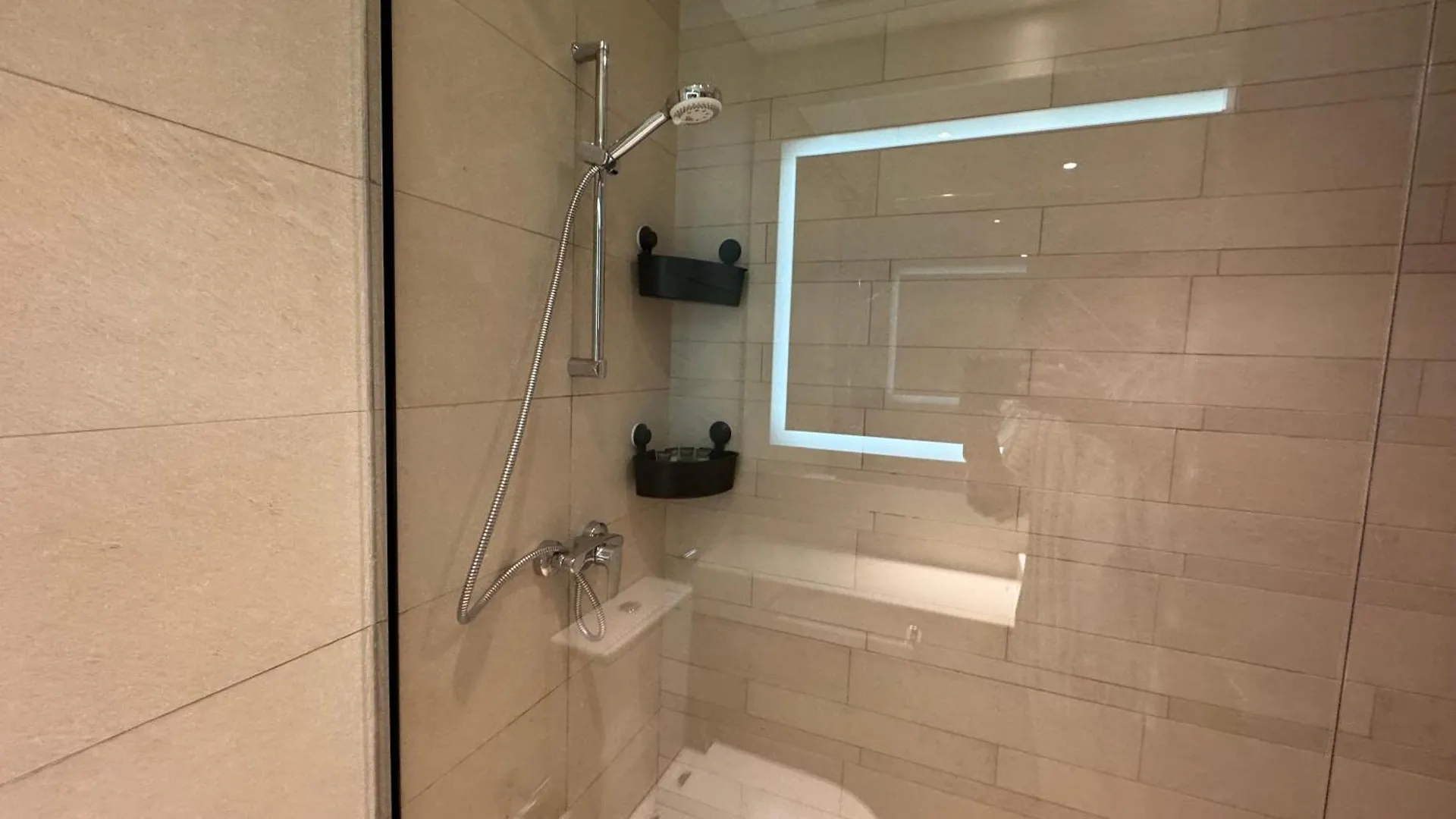Ashri Luxurious Apartment With Breathtaking Views In Azizi Creek Views, Fawad Dubai