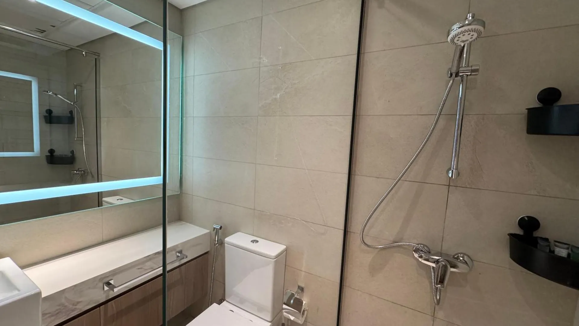 Ashri Luxurious Apartment With Breathtaking Views In Azizi Creek Views, Fawad Dubai