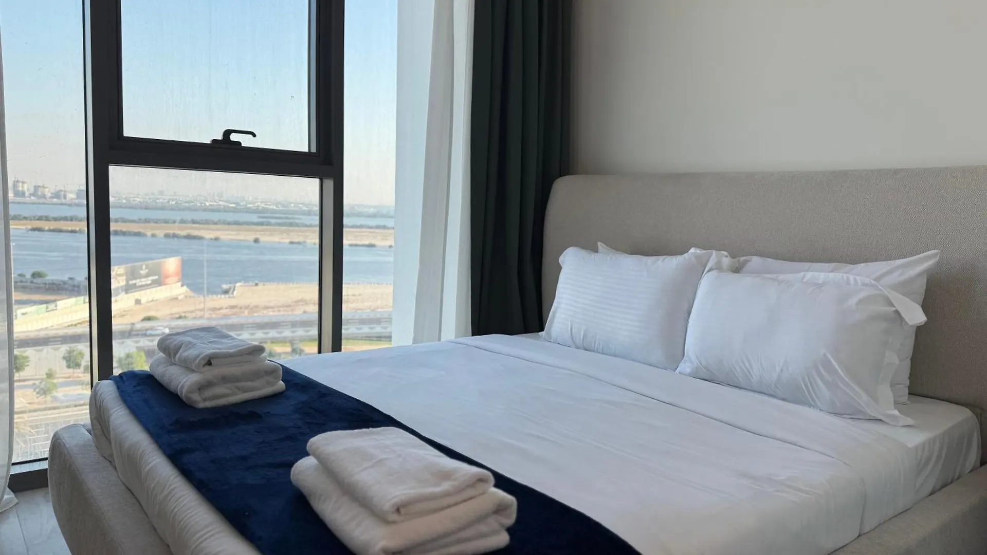 Ashri Luxurious Apartment With Breathtaking Views In Azizi Creek Views, Fawad Dubai