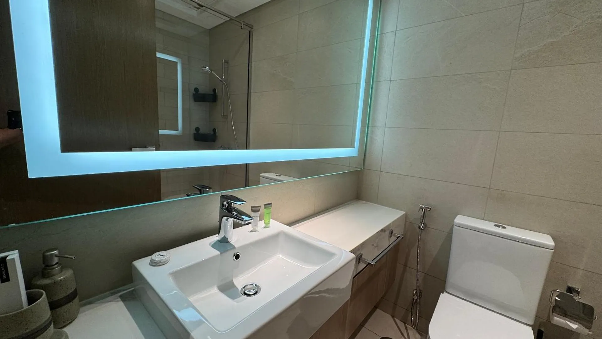 Ashri Luxurious Apartment With Breathtaking Views In Azizi Creek Views, Fawad Dubai