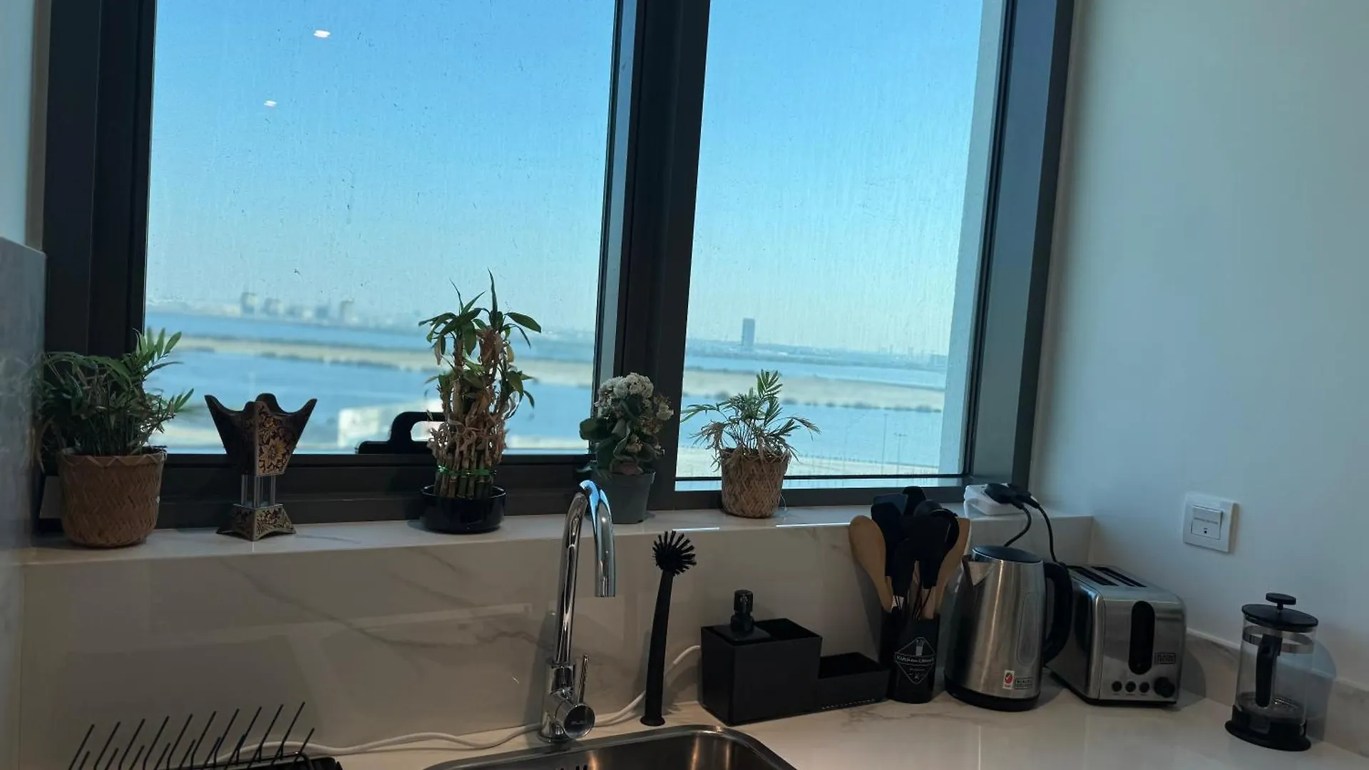 Ashri Luxurious Apartment With Breathtaking Views In Azizi Creek Views, Fawad Dubai